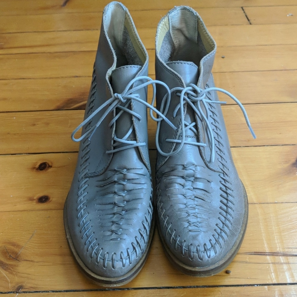 Latigo Hidden Wedge Booties Sz 8.5